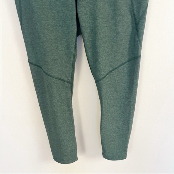 Outdoor Voices 3/4 Warm-up Crop Leggings in Hunter Green Size Medium Athletic - Picture 3 of 7